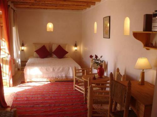 Jnane Tihihit Bed & Breakfast Лала Такеркуст Стая снимка